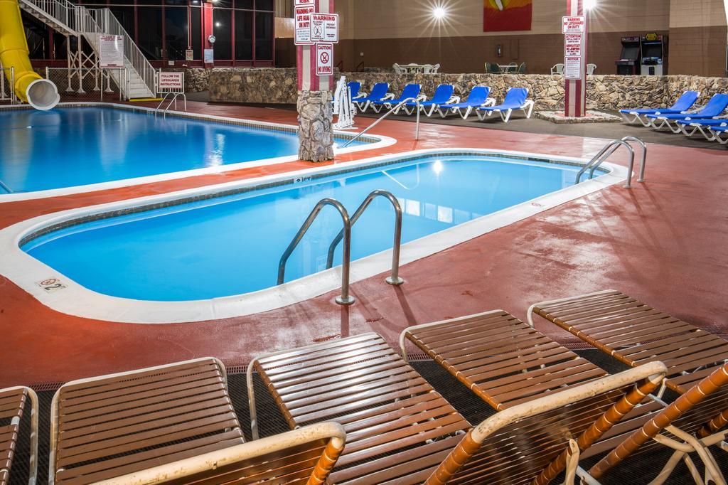 Ramada By Wyndham Medford Hotel & Conference Center Ngoại thất bức ảnh