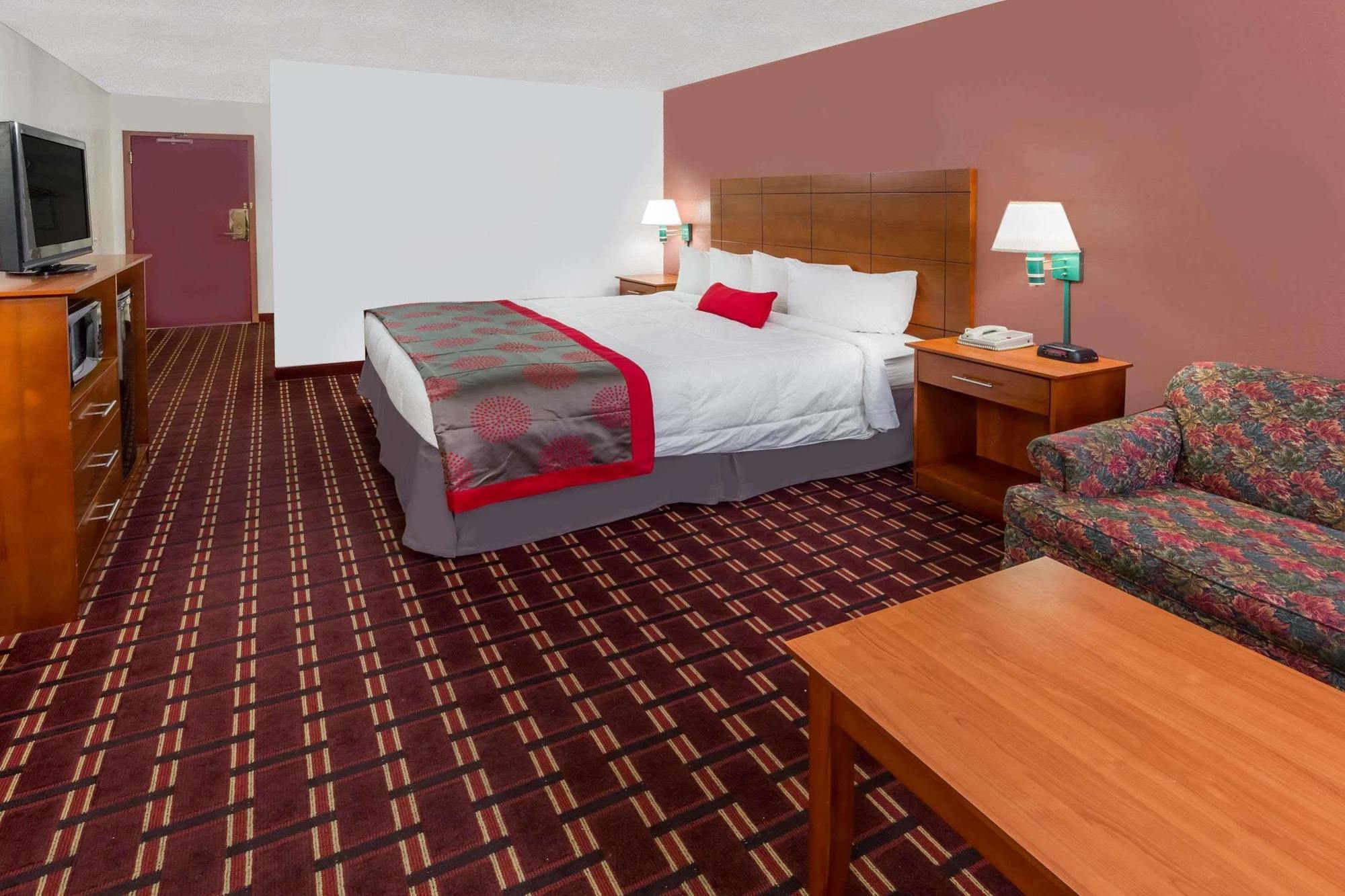 Ramada By Wyndham Medford Hotel & Conference Center Ngoại thất bức ảnh