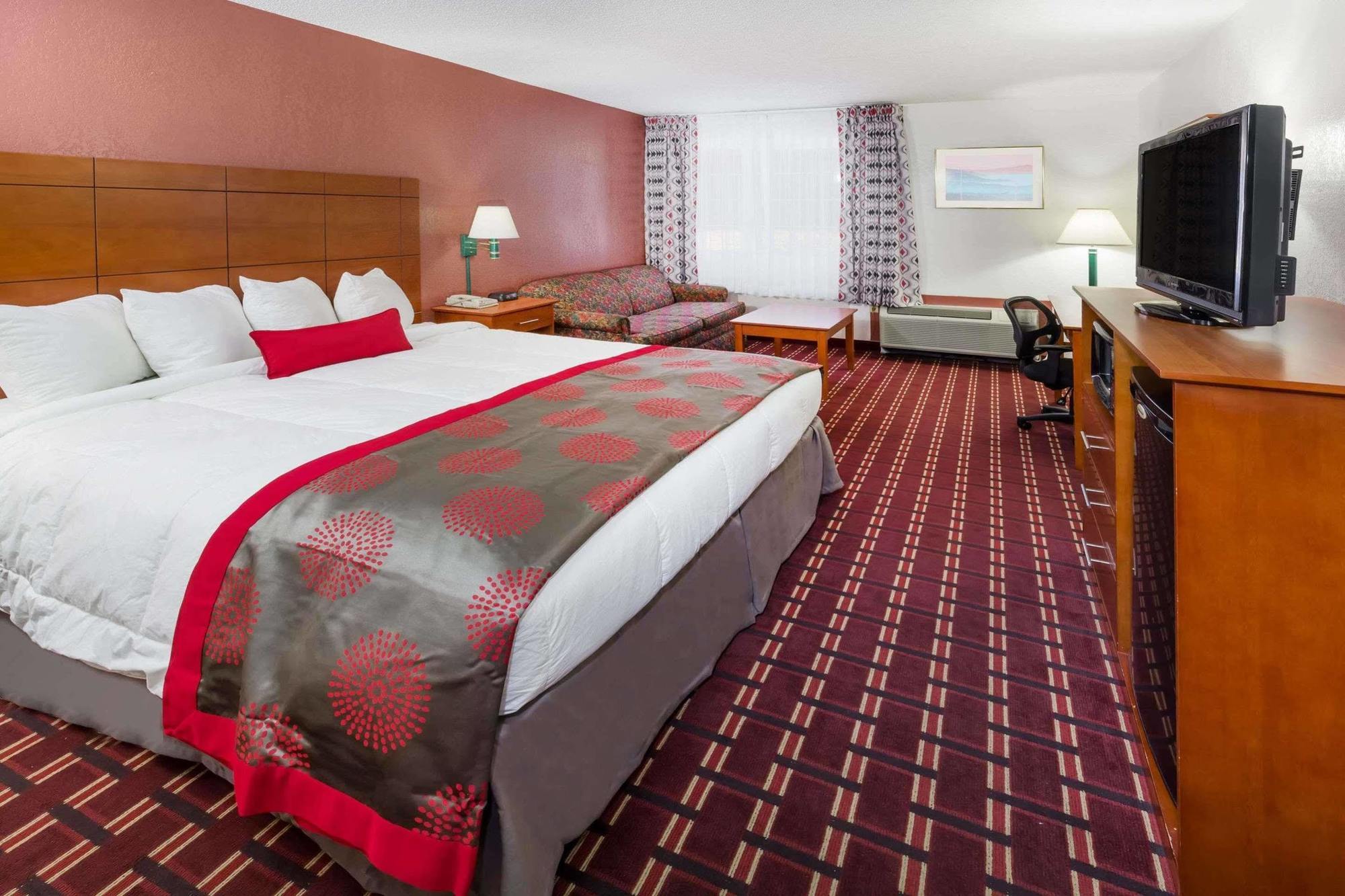 Ramada By Wyndham Medford Hotel & Conference Center Ngoại thất bức ảnh