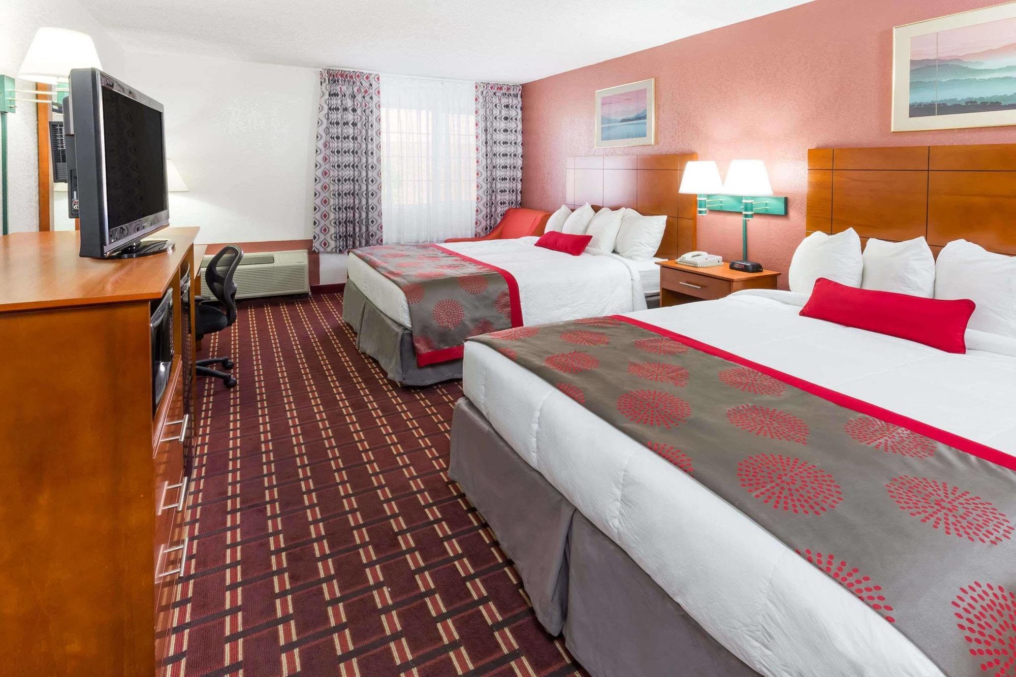 Ramada By Wyndham Medford Hotel & Conference Center Ngoại thất bức ảnh