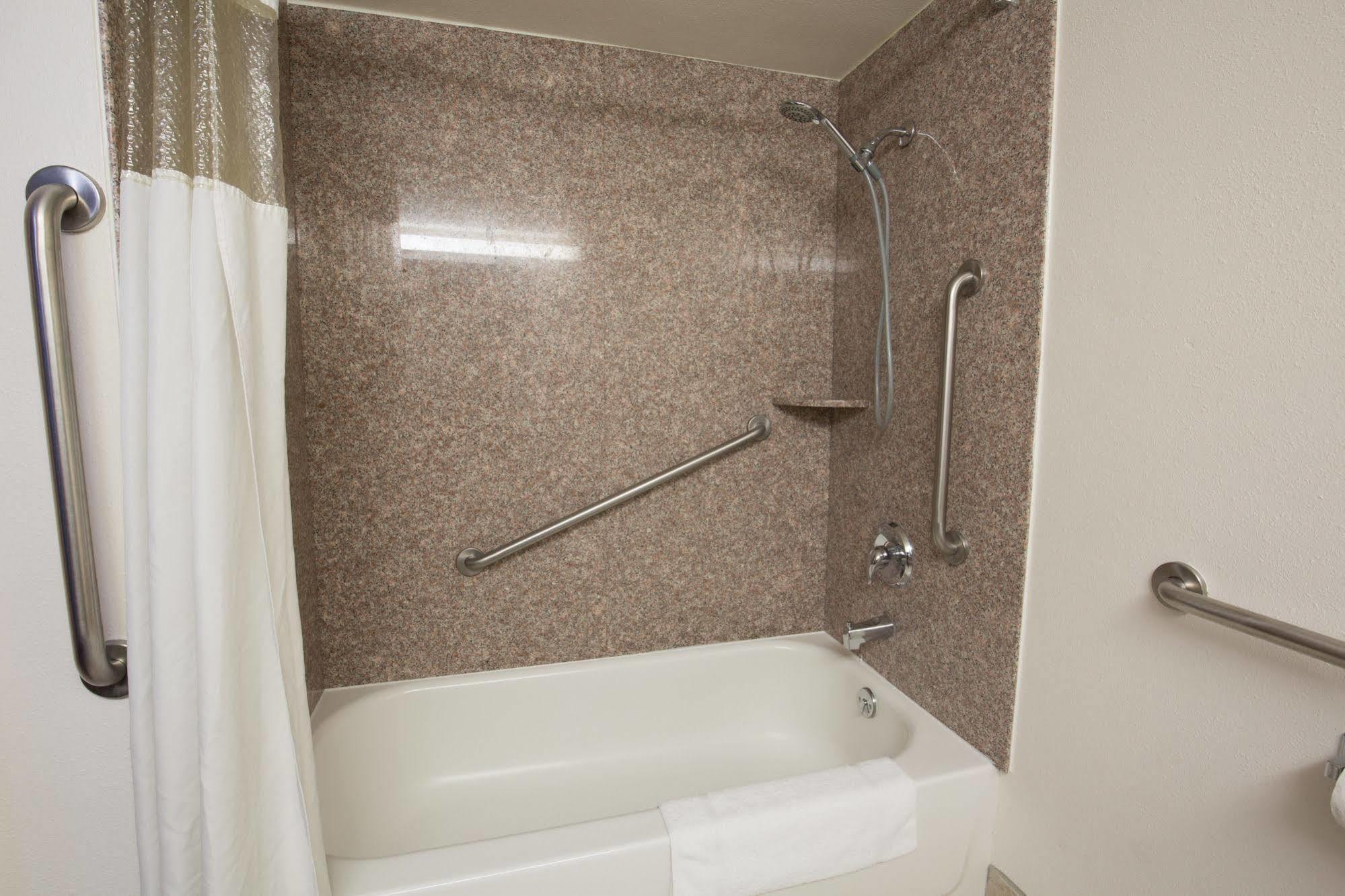Ramada By Wyndham Medford Hotel & Conference Center Ngoại thất bức ảnh