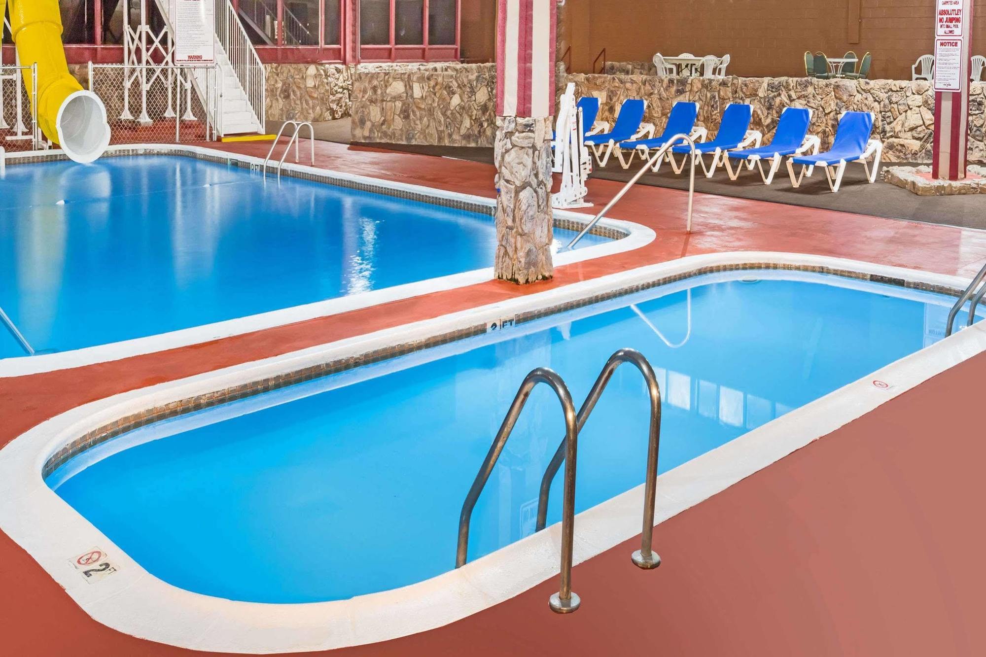 Ramada By Wyndham Medford Hotel & Conference Center Ngoại thất bức ảnh
