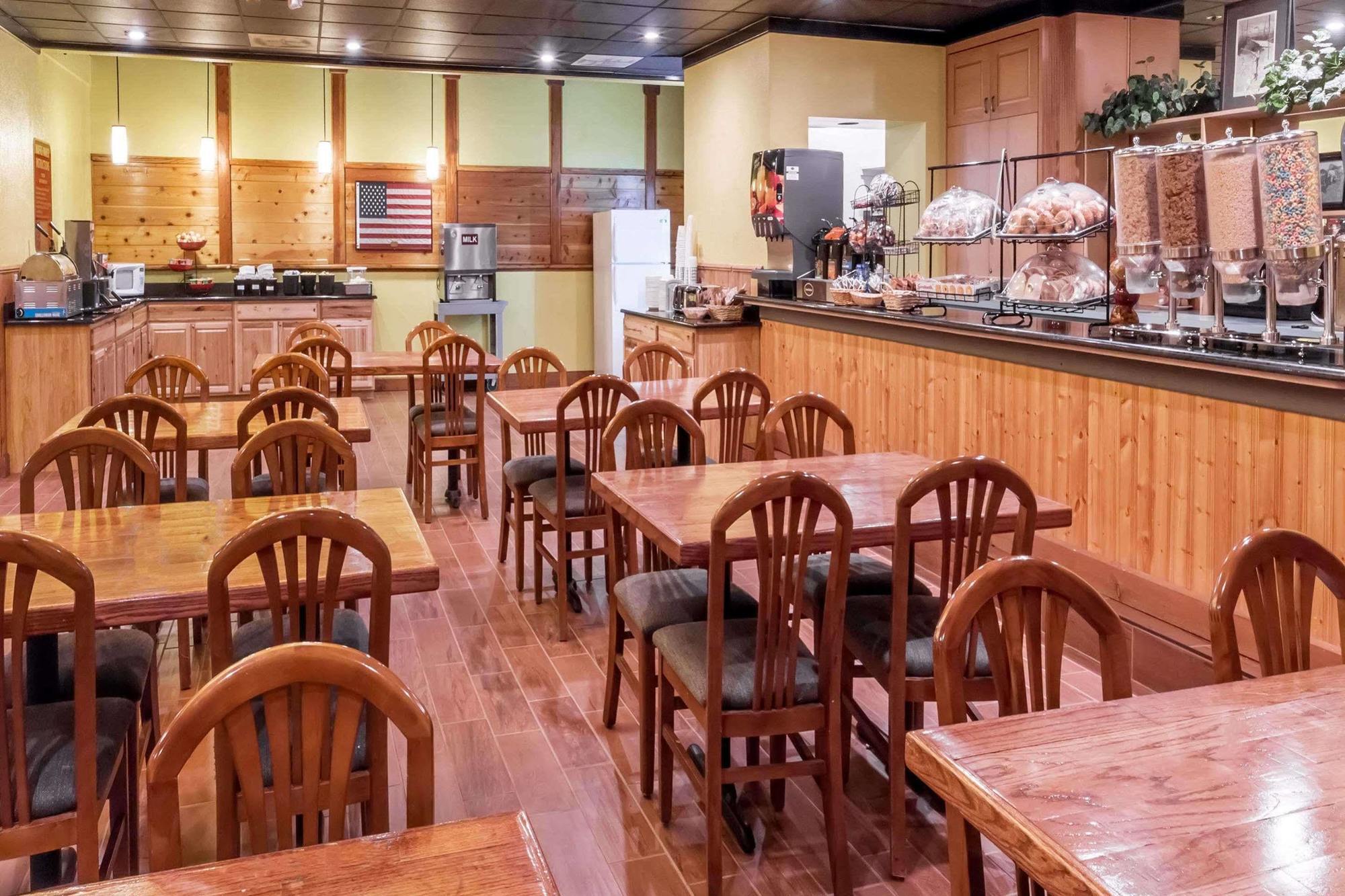 Ramada By Wyndham Medford Hotel & Conference Center Ngoại thất bức ảnh