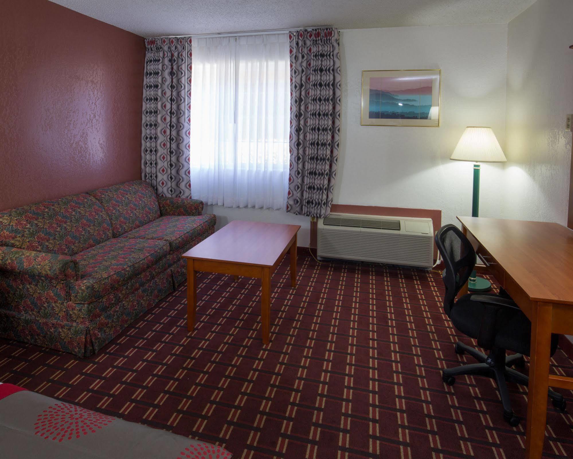 Ramada By Wyndham Medford Hotel & Conference Center Ngoại thất bức ảnh