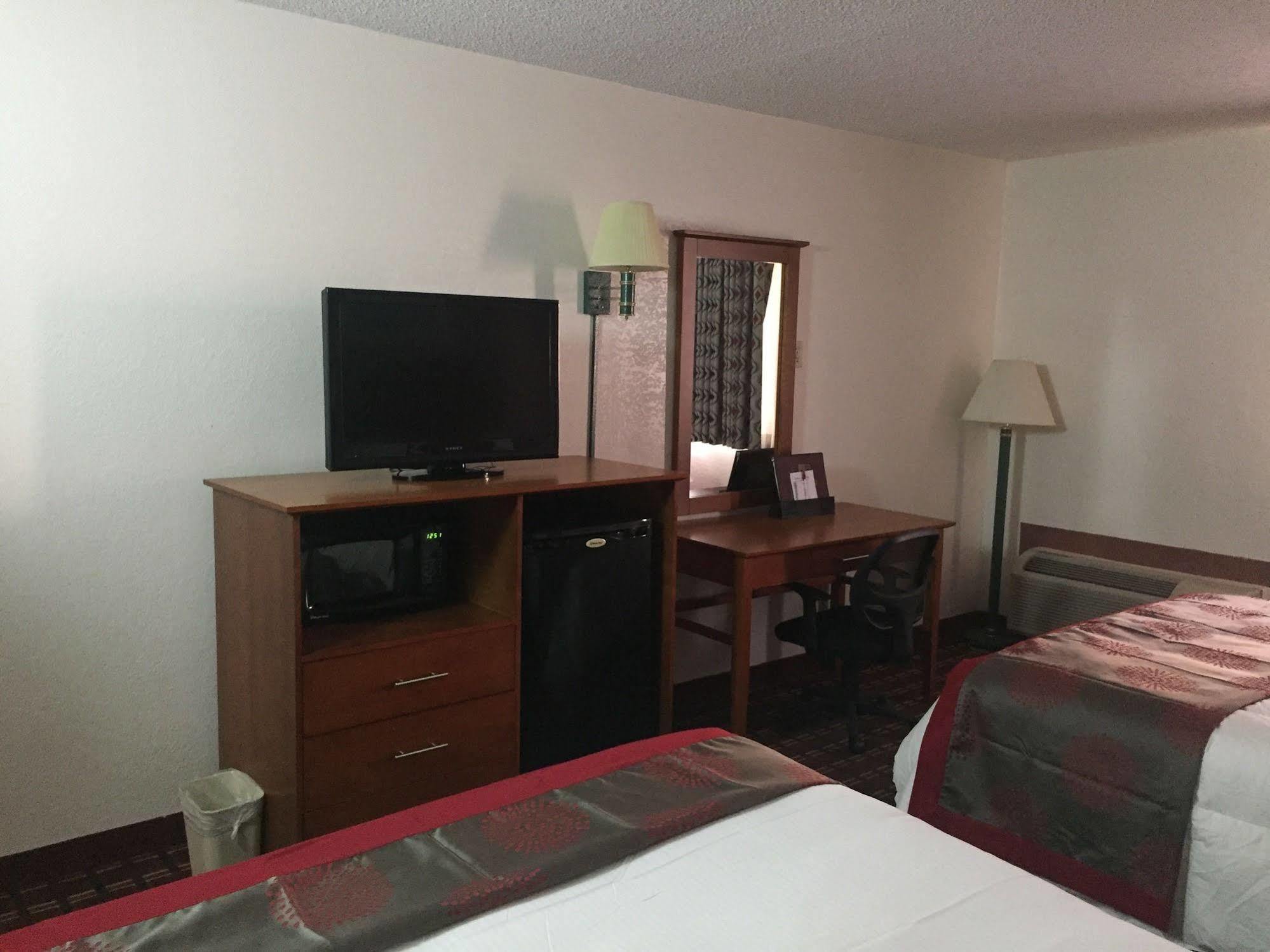 Ramada By Wyndham Medford Hotel & Conference Center Ngoại thất bức ảnh